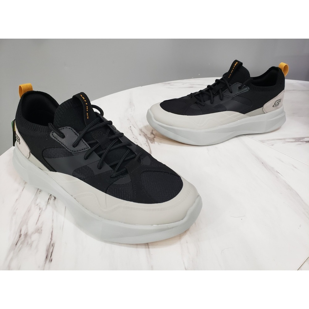 NEW WITH TAGS NO BOX SKechers Size 10 Carver Maximo 210997 - Size 10